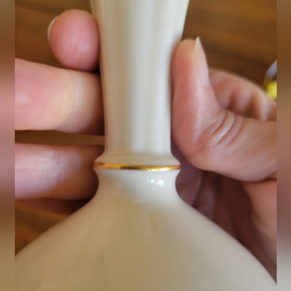 Lenox, vintage off white with pink rose vase - Picture 4 of 9